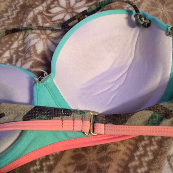 Bikini - Picture 2 of 3